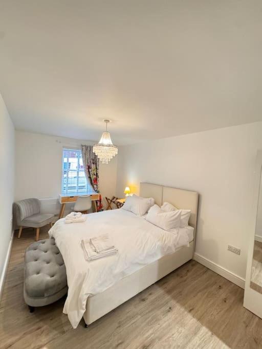 Gorgeous 2 Bed With Free Parking Near, Sefton Park, Palm House, Lark Lane, And Everton Football Clubs Apartment